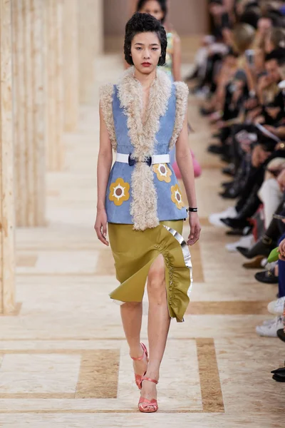 Look 30